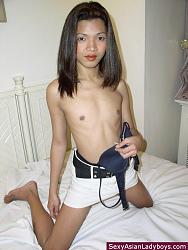 Click image for larger version. 

Name:	ladyboys0421_163.jpg 
Views:	6752 
Size:	93.0 KB 
ID:	43257
