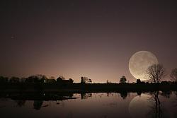 Click image for larger version. 

Name:	Supermoon 3.jpg 
Views:	1148 
Size:	57.0 KB 
ID:	594217