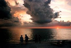 Click image for larger version. 

Name:	sunset173.jpg 
Views:	948 
Size:	96.8 KB 
ID:	597016