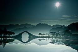Click image for larger version. 

Name:	Moons-Bridge-Dahu-Park-Taipei.jpg 
Views:	743 
Size:	31.7 KB 
ID:	714124