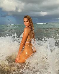 Click image for larger version. 

Name:	bik 1 Carmen Carrera twitter E7ErM2VXIAAyxOy.jpg 
Views:	72 
Size:	233.0 KB 
ID:	1434075