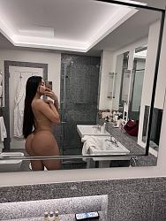 Click image for larger version. 

Name:	dominique charre mirrorselfie.jpg 
Views:	90 
Size:	412.8 KB 
ID:	1438694