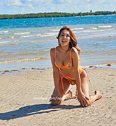 Click image for larger version. 

Name:	bik beach 1 Paris twitter F0taJinWYAAbTCq.jpg 
Views:	74 
Size:	520.9 KB 
ID:	1450237