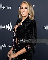 Click image for larger version. 

Name:	dress 1 Carmen Carrera twitter GIu8Xemb0AAjcw5.jpg 
Views:	73 
Size:	168.1 KB 
ID:	1451477