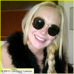 Click image for larger version. 

Name:	lindsay-lohan-shows-off-her-new-teeth.jpg 
Views:	294 
Size:	23.7 KB 
ID:	439166